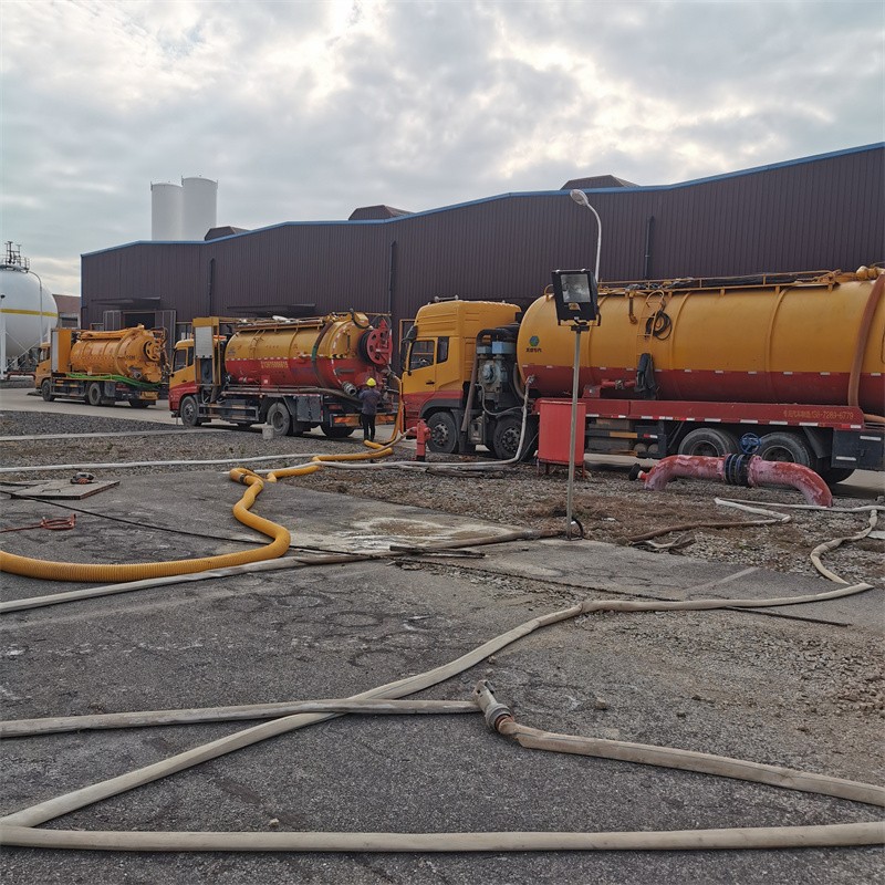 贡井污水池清理